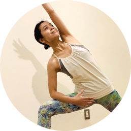 ヨガ　インストラクター